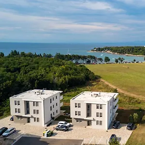 Baden Basanija, Umag-with Sea View, Parking And 300m From The Apartament Bašanija
